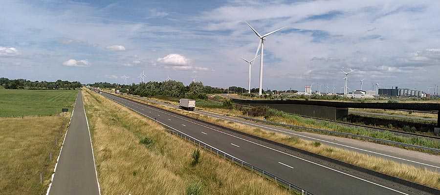 R4 fietsbrug Kluizen R4 fietsbrug Kluizen